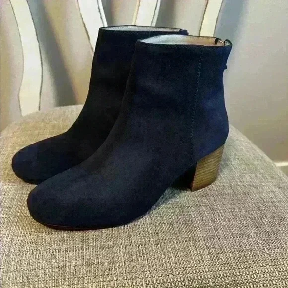 Boden Suede Ankle Boot Size 38/7.5US NAVY - Picture 2 of 8